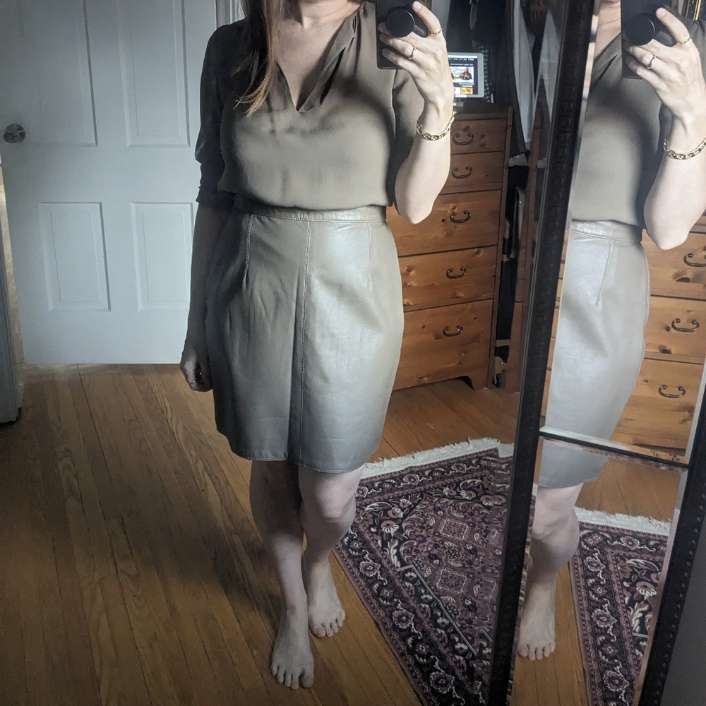 Elegant Taupe Leather Skirt